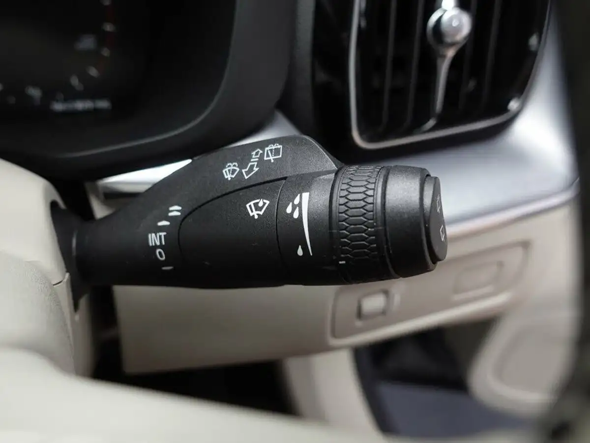 2019-volvo-xc60-20-t5-momentum-awd-big-29