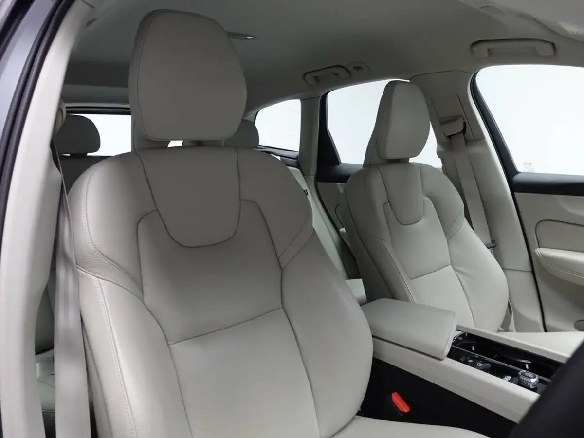 2019-volvo-xc60-20-t5-momentum-awd-big-1