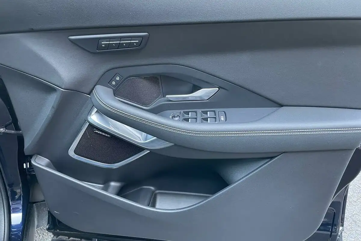 2023-jaguar-e-pace-15-p300e-r-dynamic-se-big-48