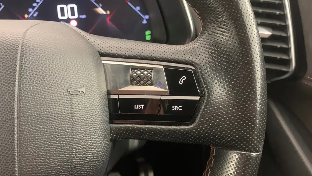 2018-ds-ds-7-crossback-15-bluehdi-performance-line-big-17