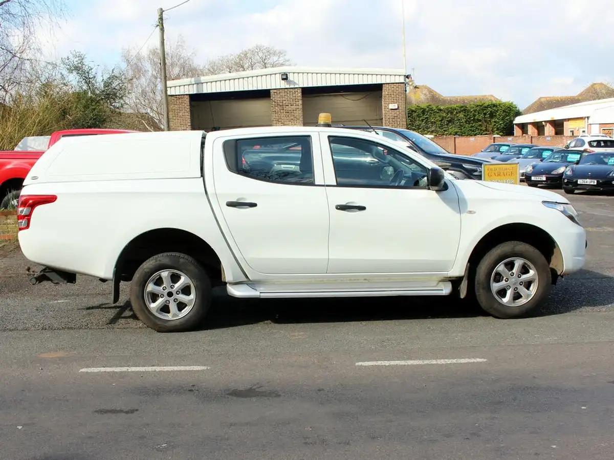 2019-mitsubishi-l200-24di-d-4life-eu6b-double-pickup-big-13