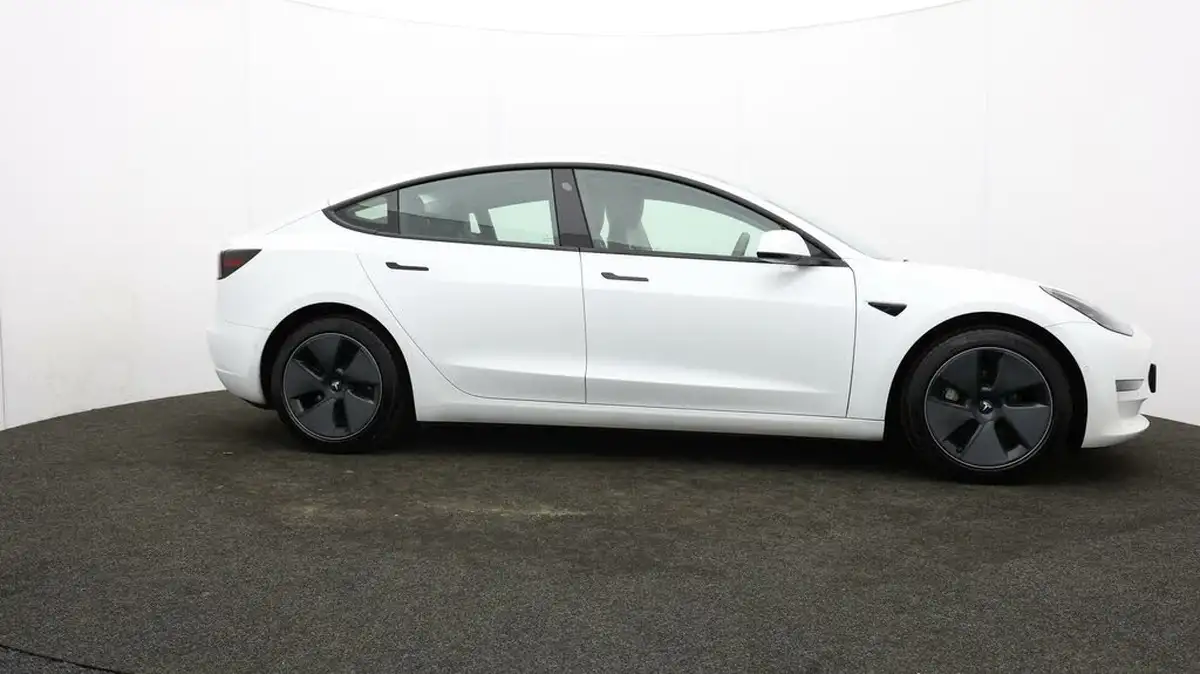 2020-tesla-model-3-e-long-range-big-41