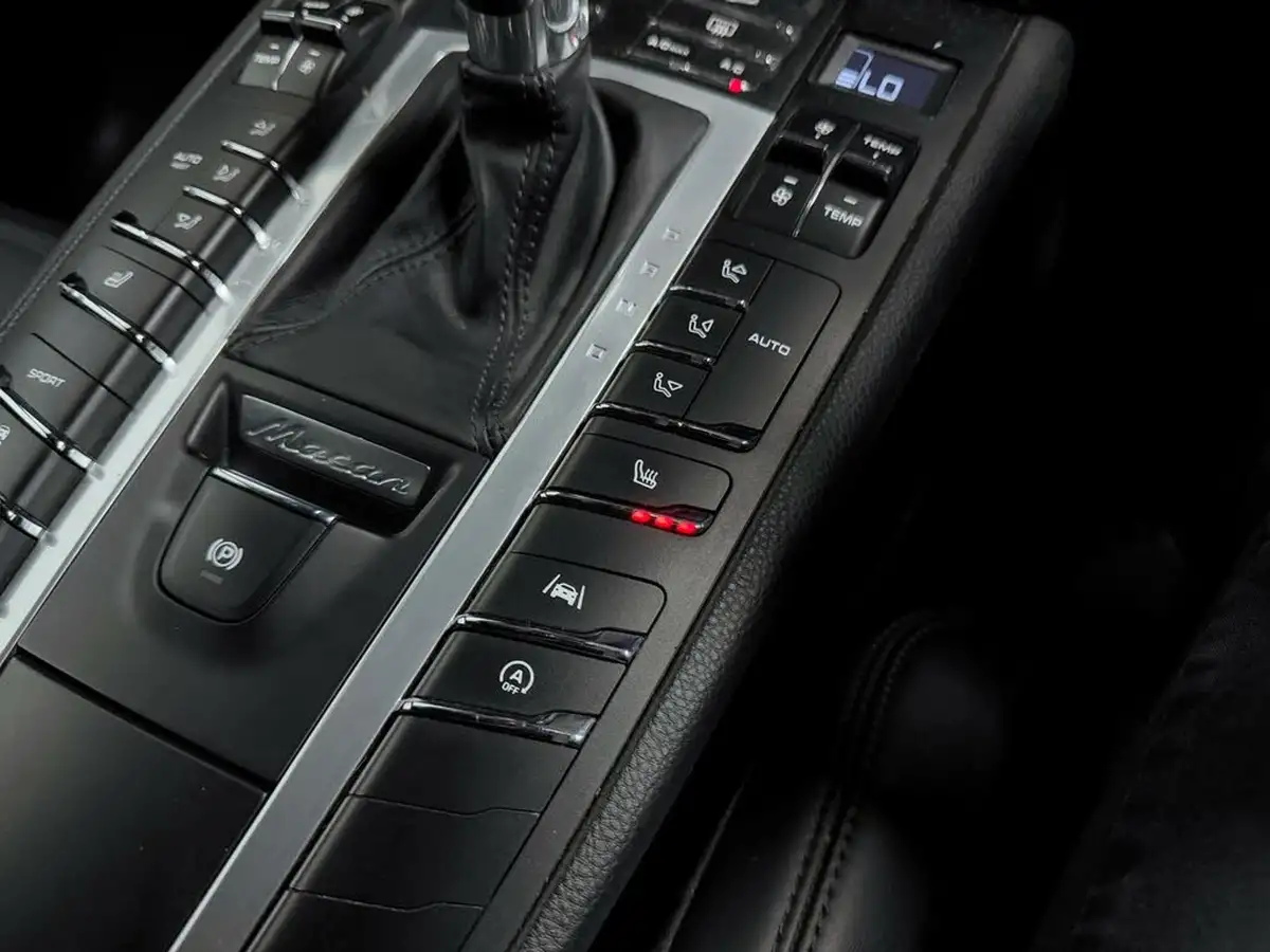 2019-porsche-macan-20-big-31