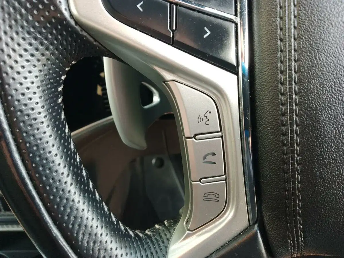 2021-mitsubishi-outlander-24-dynamic-safety-phev-big-14
