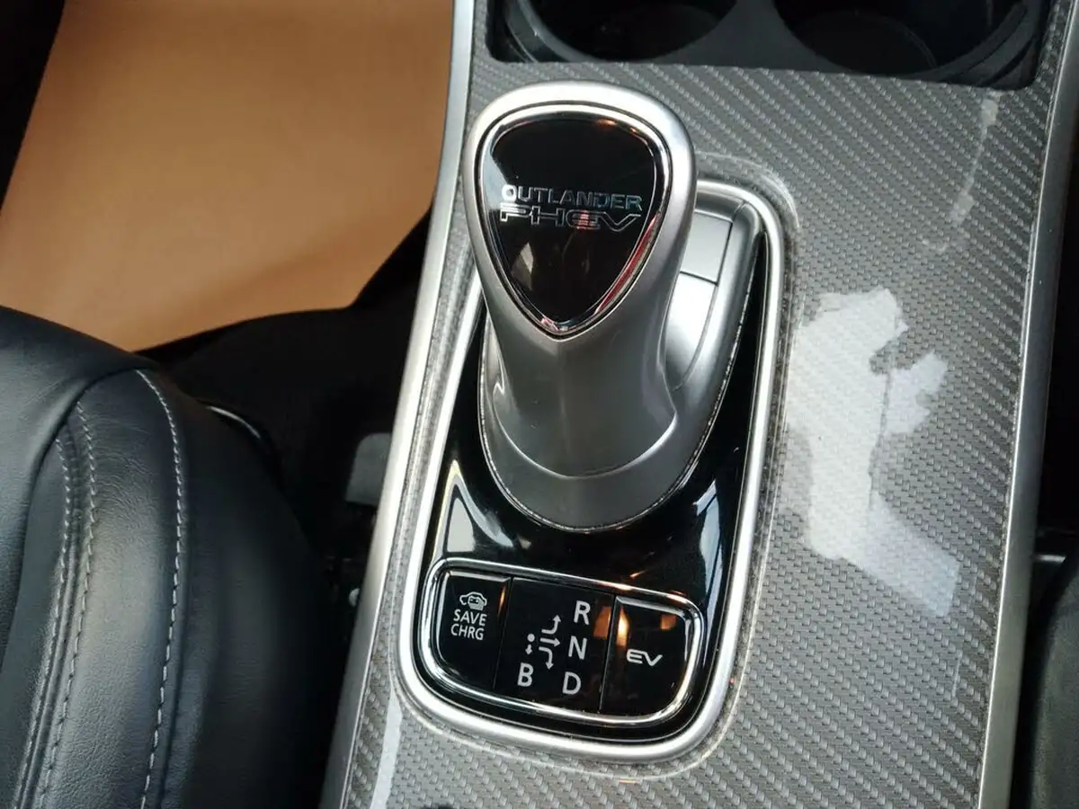2021-mitsubishi-outlander-24-dynamic-safety-phev-big-33