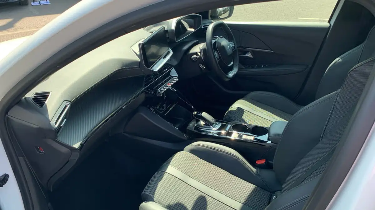 2022-peugeot-208-12-puretech-gt-130bhp-eat8-big-11