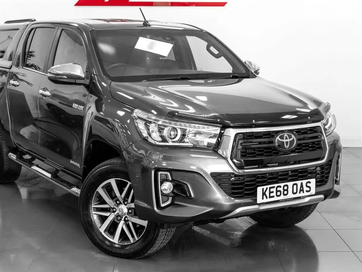 2018-toyota-hi-lux-24d-4d-invincible-at35-32t-auto-big-9
