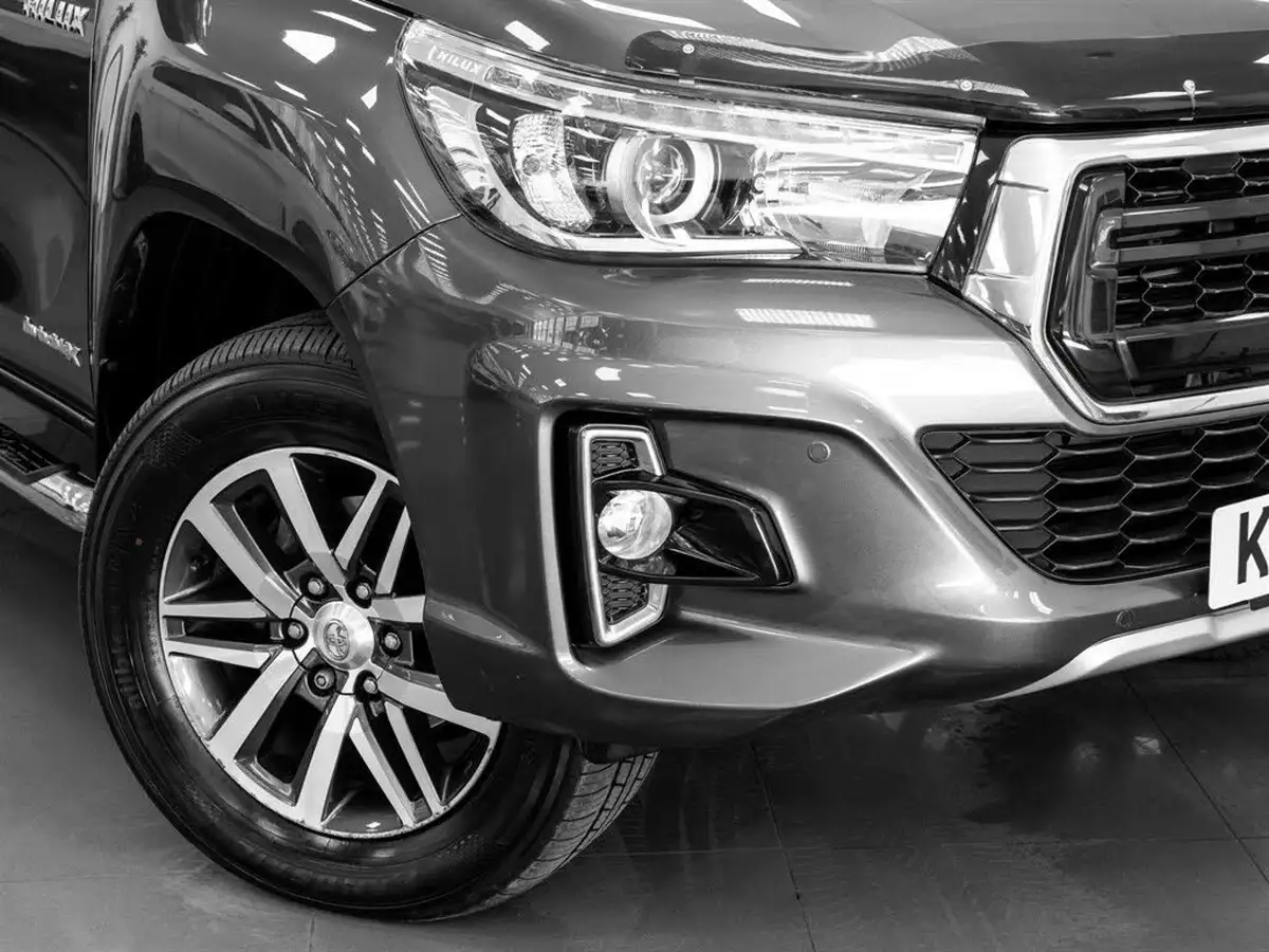 2018-toyota-hi-lux-24d-4d-invincible-at35-32t-auto-big-31