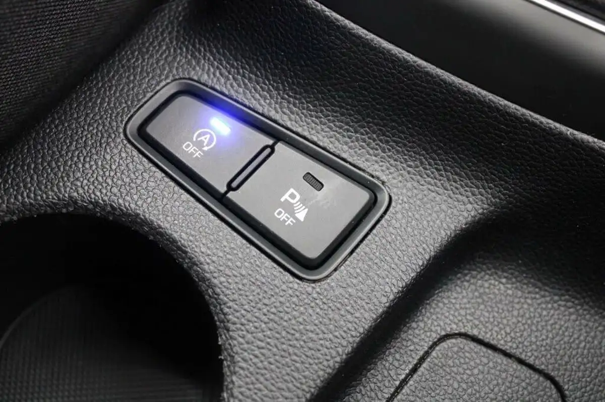 2016-hyundai-i20-10-active-big-23