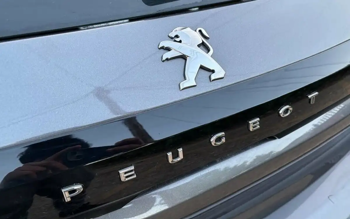2022-peugeot-208-12-puretech-active-premium-100bhp-eat8-big-45