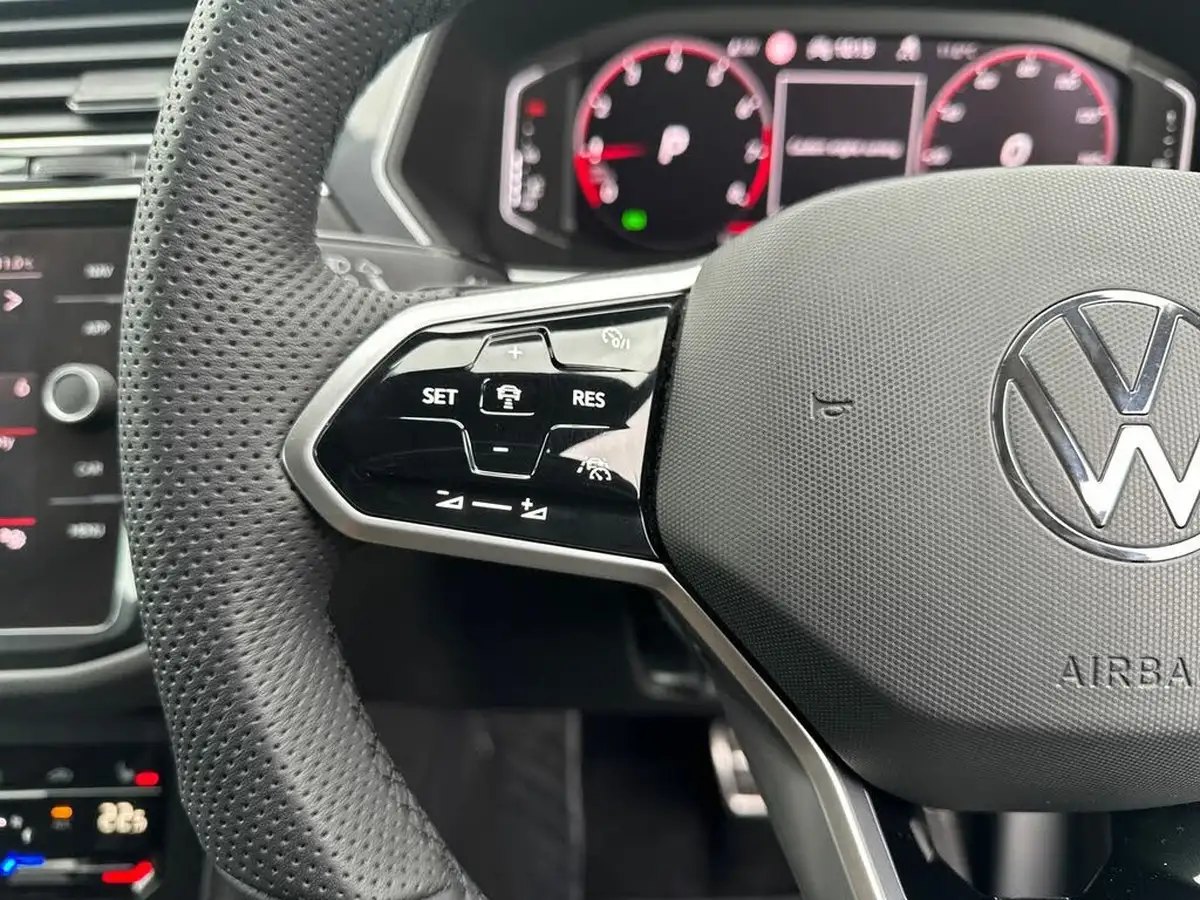 2021-volkswagen-tiguan-big-25
