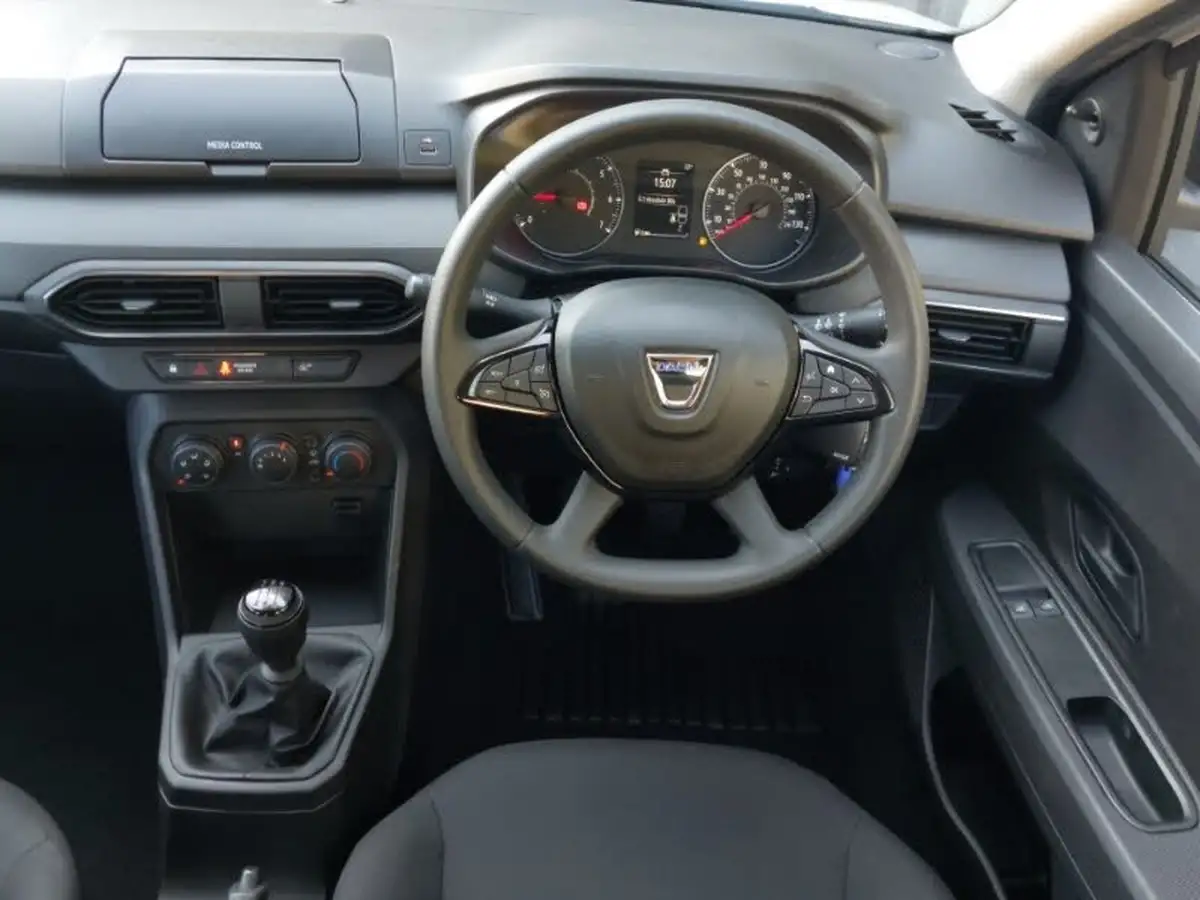 2021-dacia-sandero-10-sce-essential-big-6