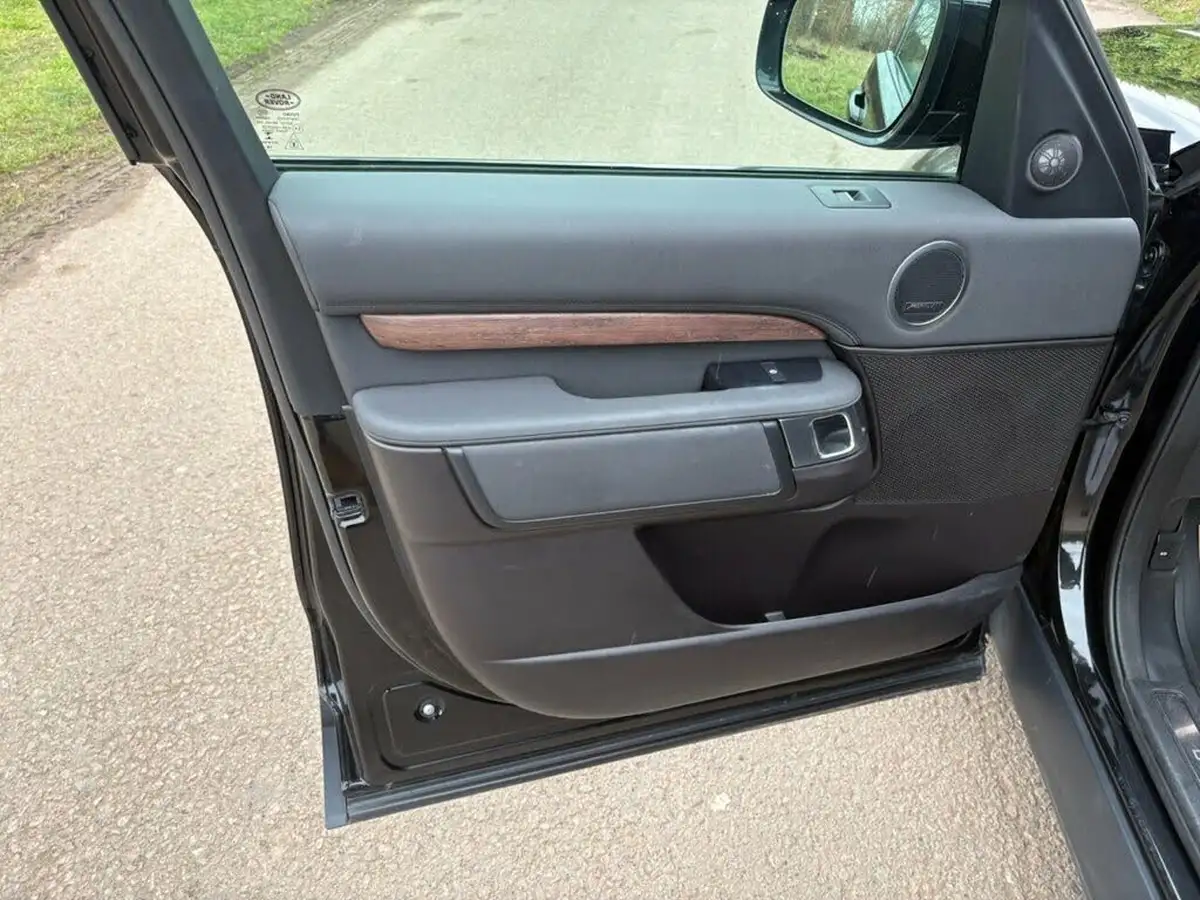 2019-land-rover-discovery-30-sd6-commercial-hse-big-20