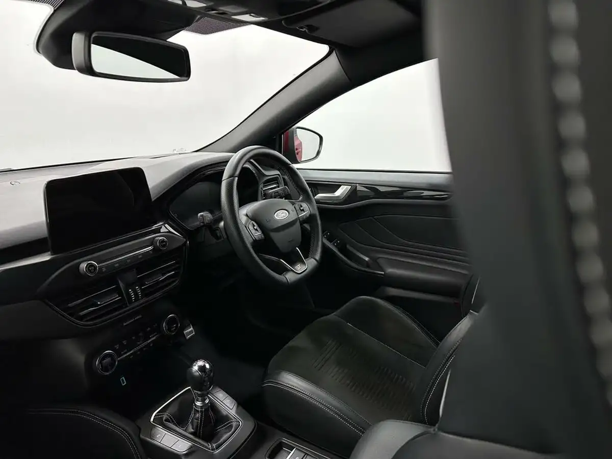 2020-ford-focus-20-st-hatchback-big-27