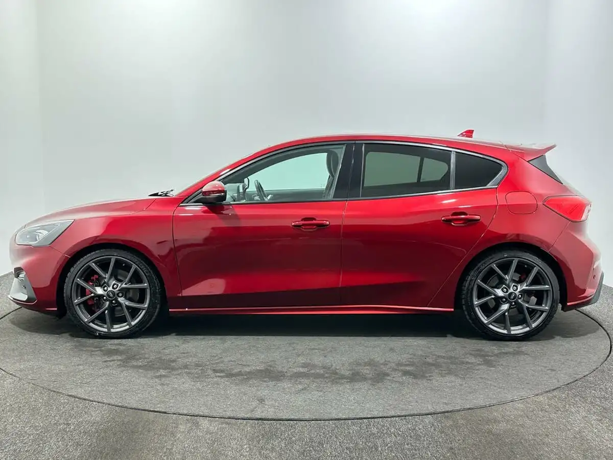 2020-ford-focus-20-st-hatchback-big-3