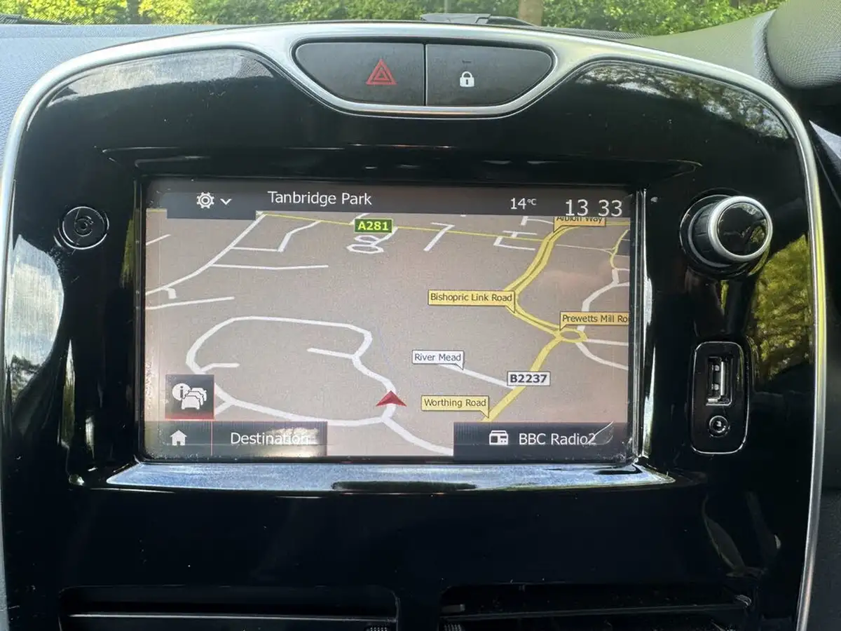 2016-renault-clio-09-tce-dynamique-s-nav-big-12