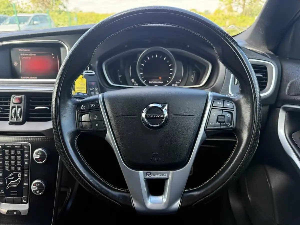 2019-volvo-v40-20-t3-r-design-pro-big-29
