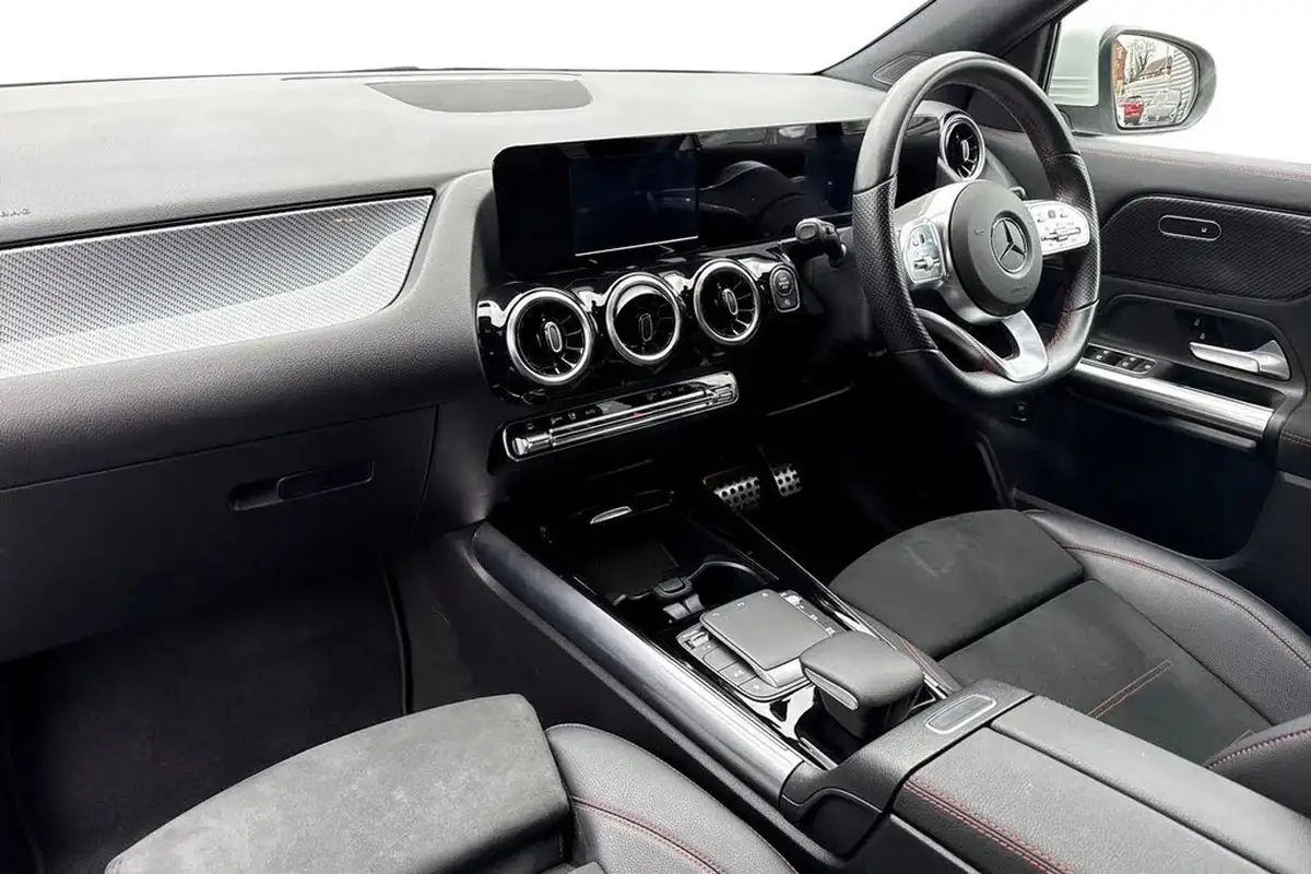 2021-mercedes-benz-gla-class-13-gla-200-amg-line-big-13