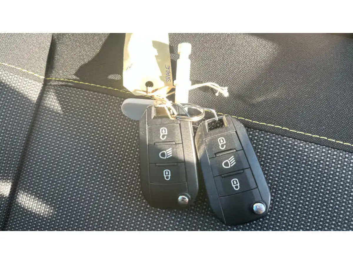 2019-citroen-c3-12-puretech-flair-110ps-ss-eat6-big-19