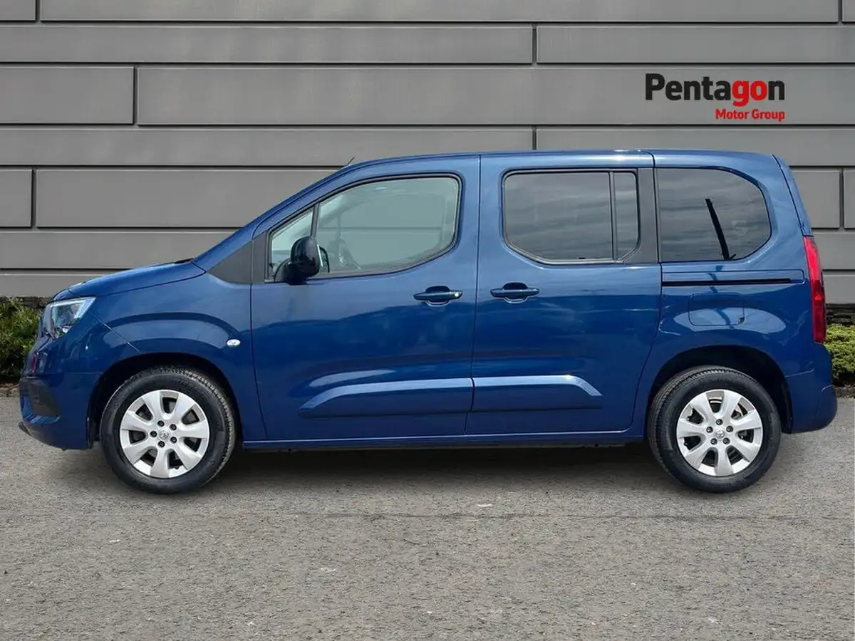 2022-vauxhall-combo-life-15-se-100ps-big-14