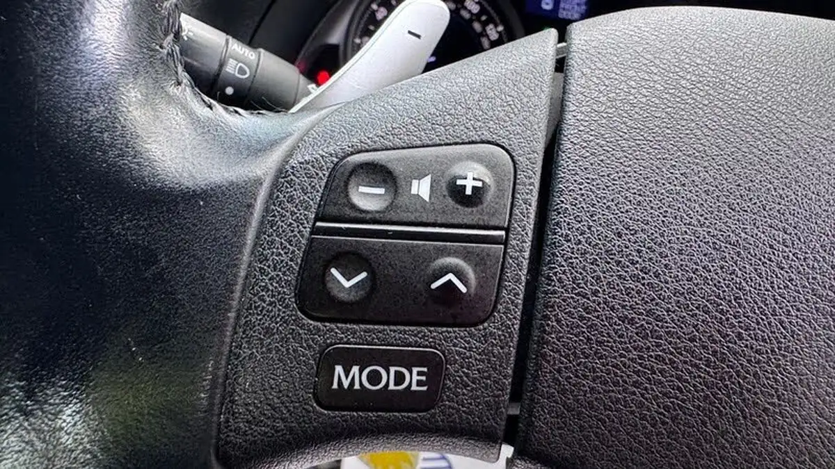 2008-lexus-is-250-25-se-auto-big-16