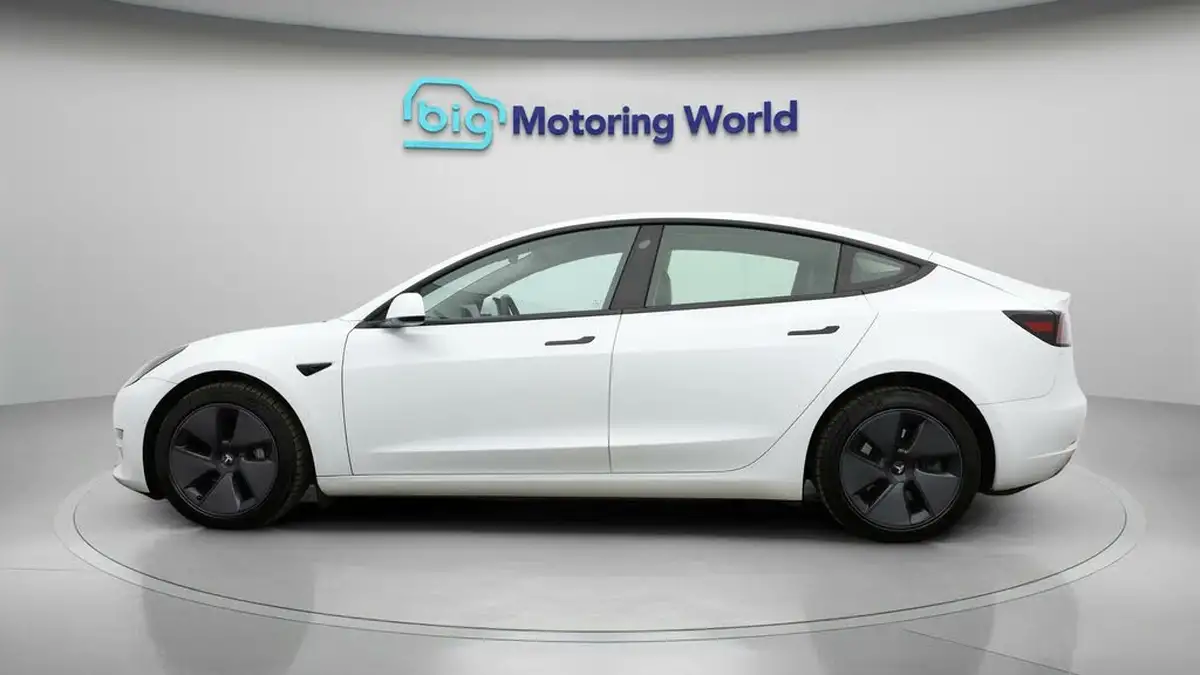 2022-tesla-model-3-e-long-range-big-3