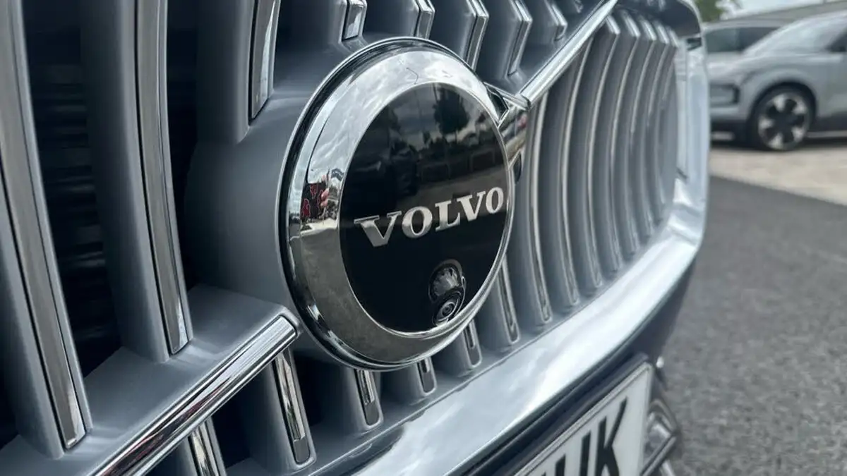 2024-volvo-xc90-20-t8-ultimate-dark-big-14