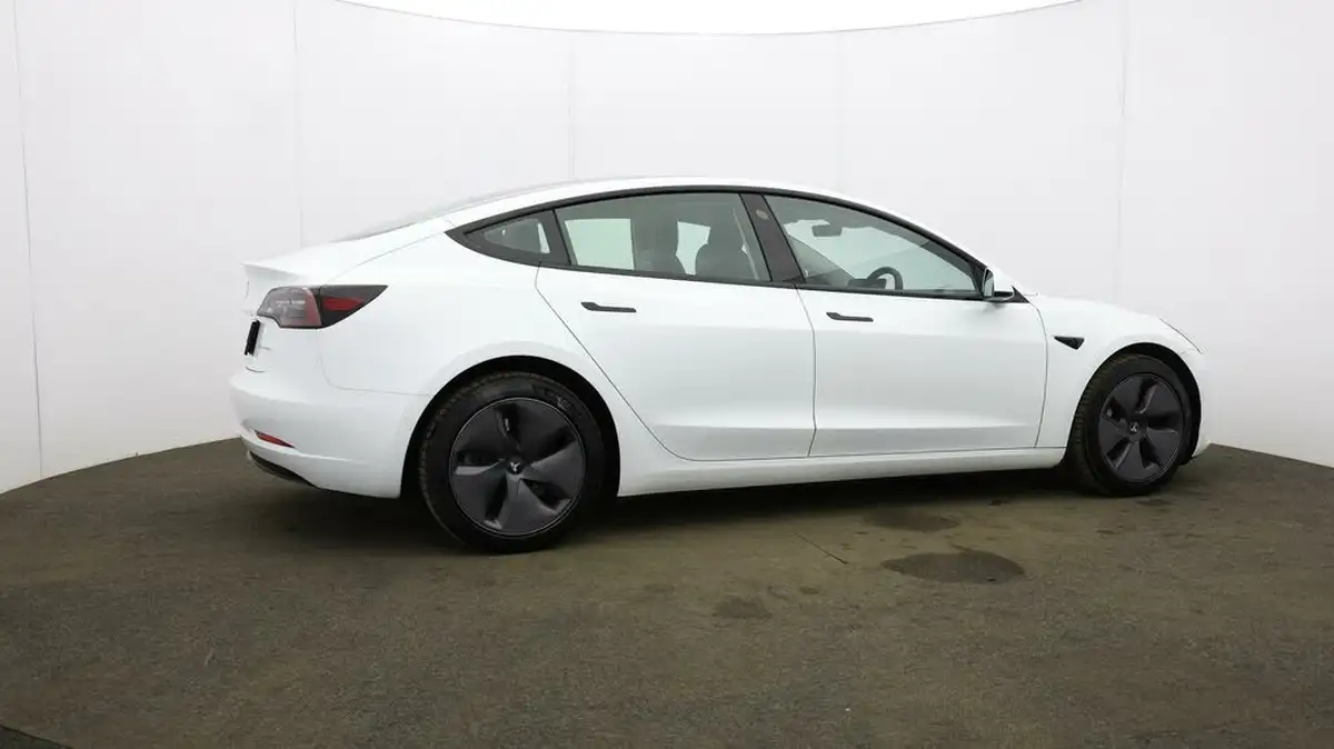 2022-tesla-model-3-e-long-range-big-55