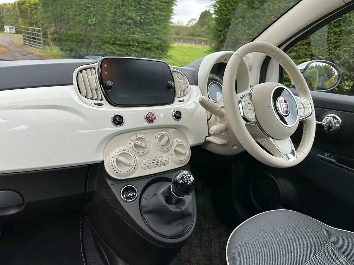 2021-fiat-500-10-lounge-big-24