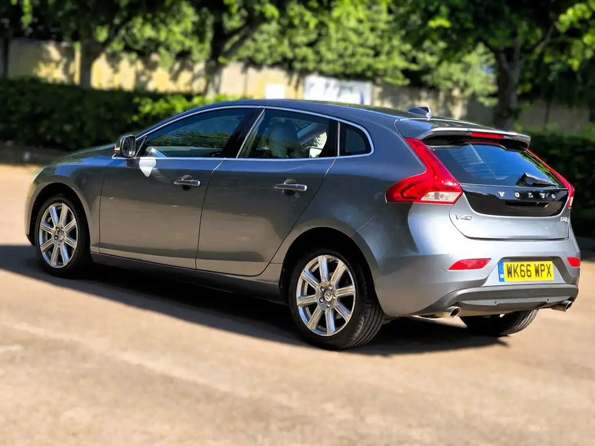 2016-volvo-v40-20td-d3-inscription-geartronic-big-11