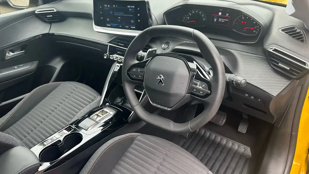 2023-peugeot-208-12-puretech-active-premium-100ps-eat8-big-10