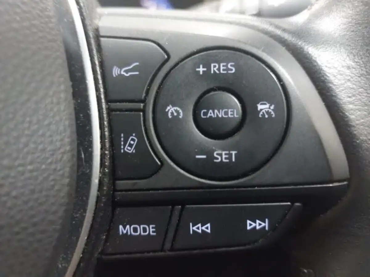 2022-toyota-corolla-20-vvt-i-icon-tech-hatchback-big-12