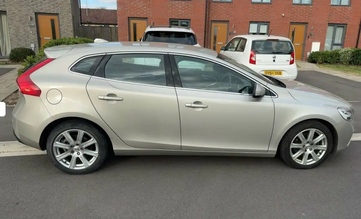 2018-volvo-v40-20-t3-inscription-big-9