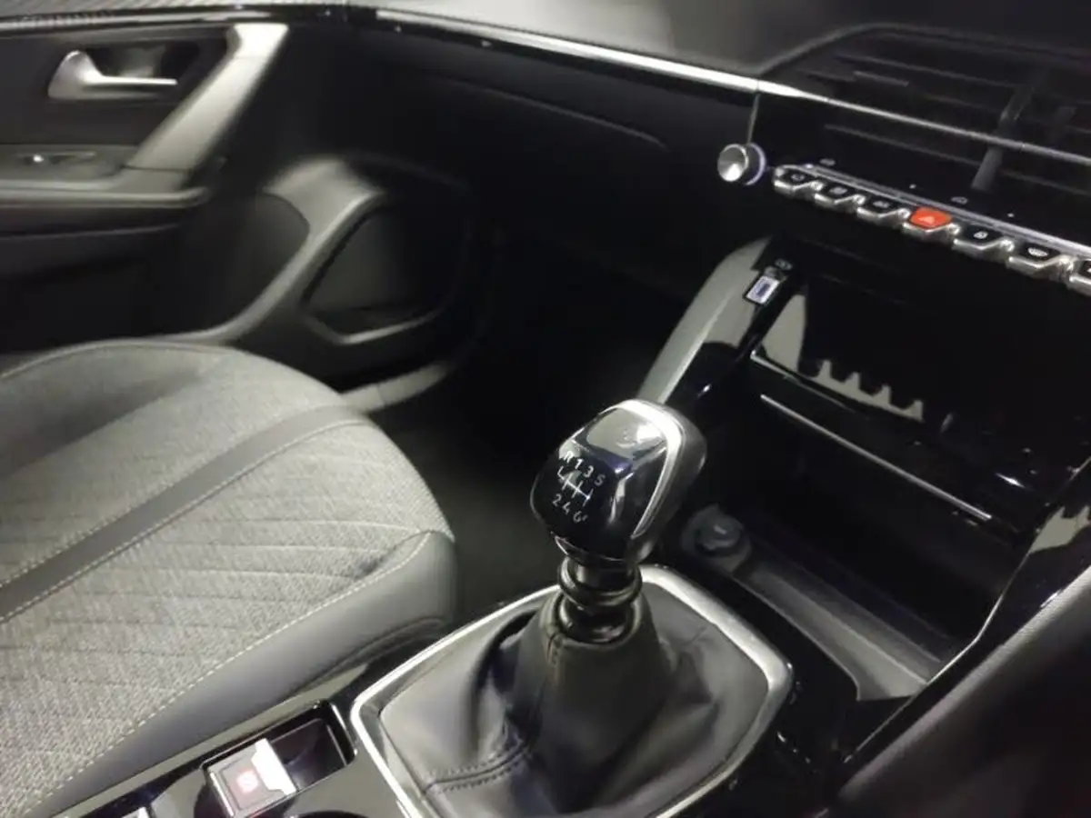 2024-peugeot-2008-suv-12-puretech-allure-130ps-big-17