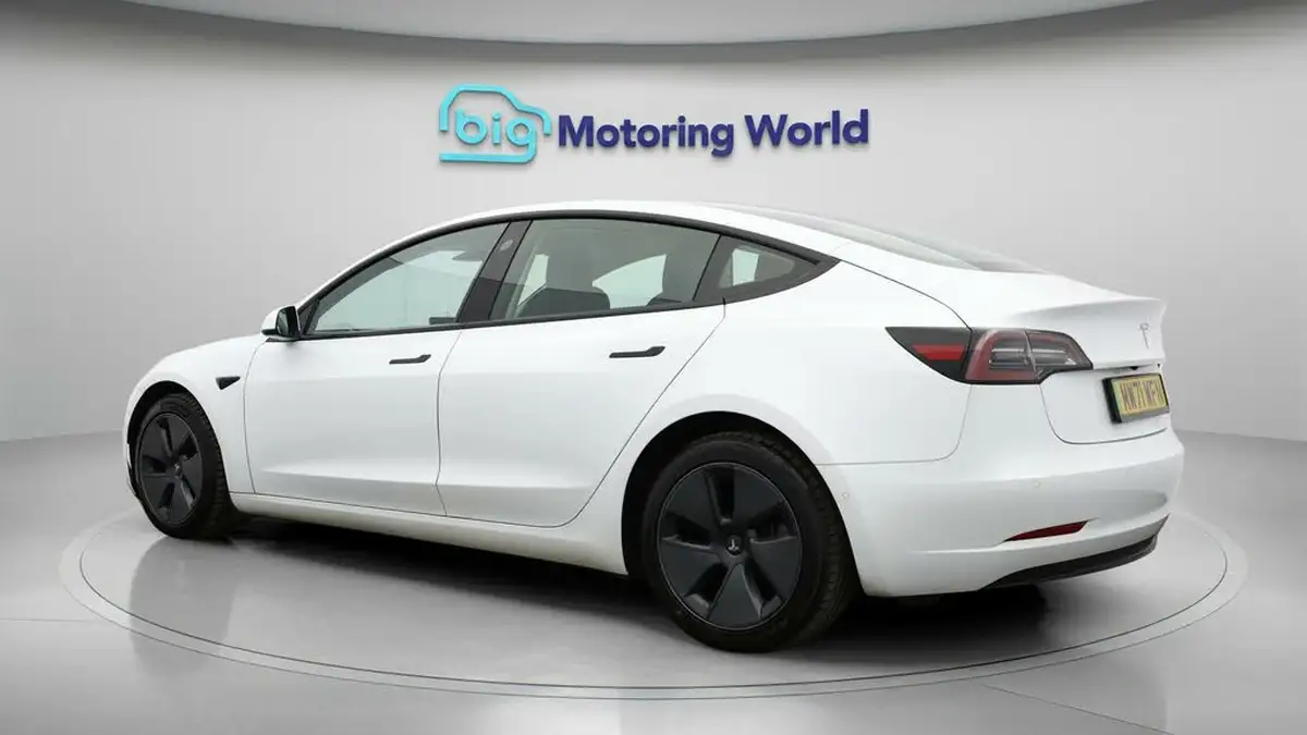 2022-tesla-model-3-e-long-range-big-4
