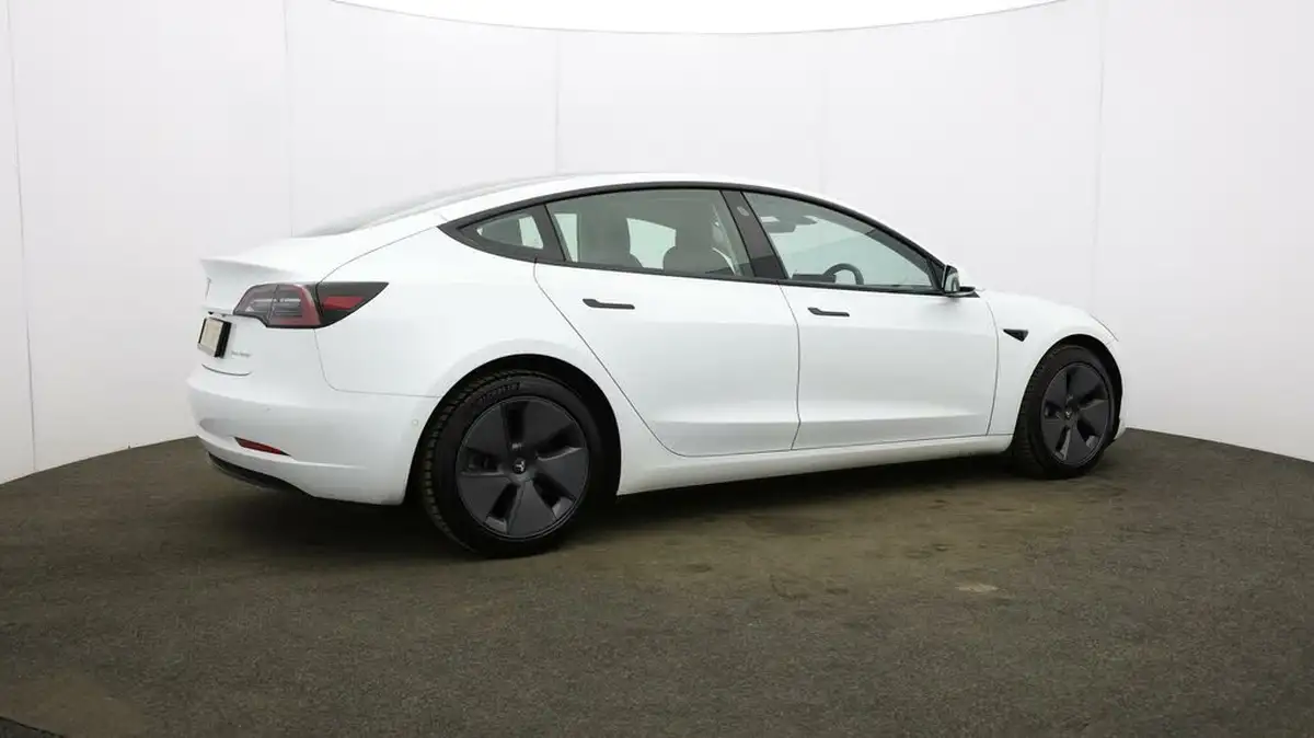 2022-tesla-model-3-e-long-range-big-56