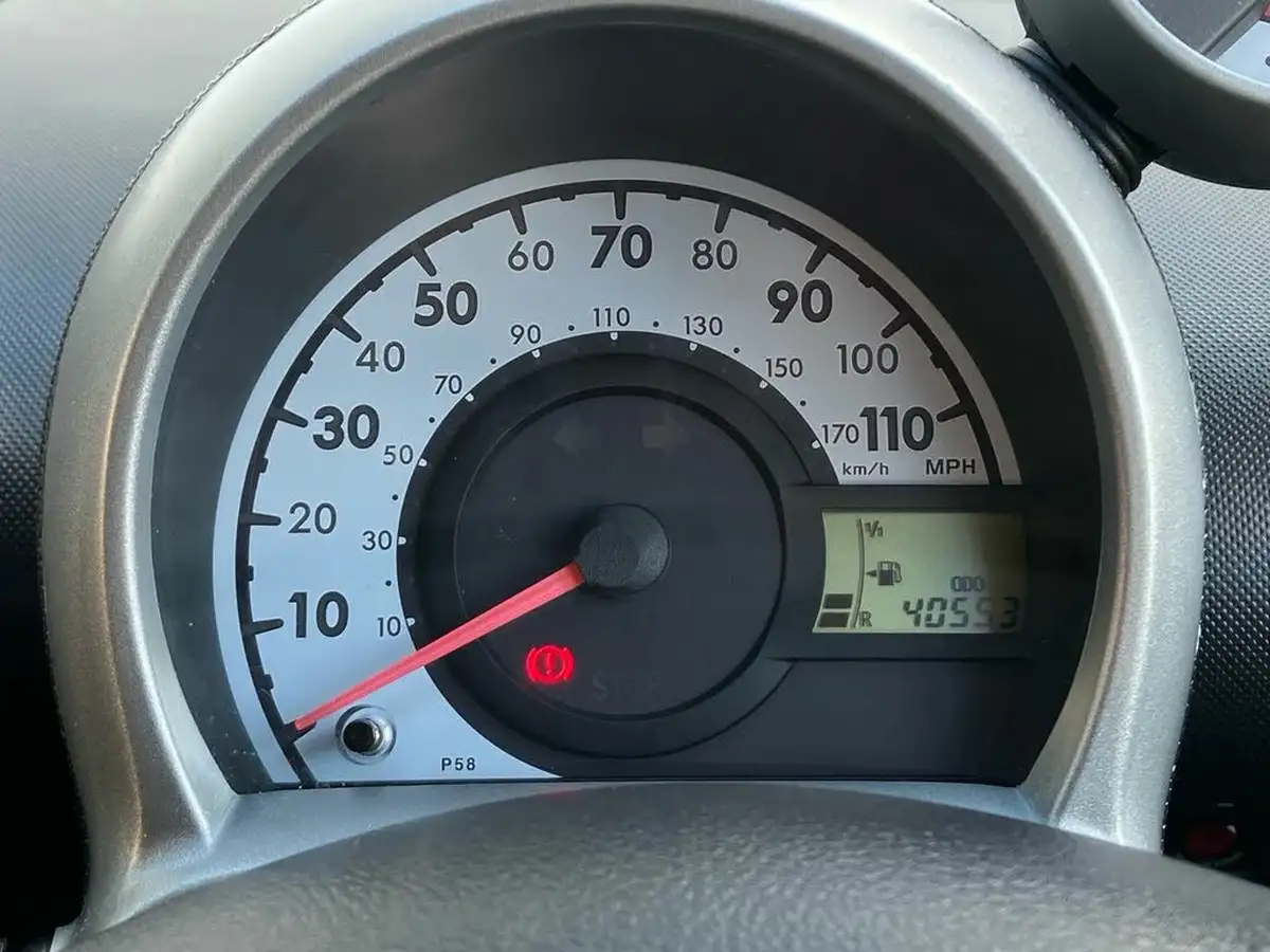 2012-toyota-aygo-10-aygo-fire-5d-big-15