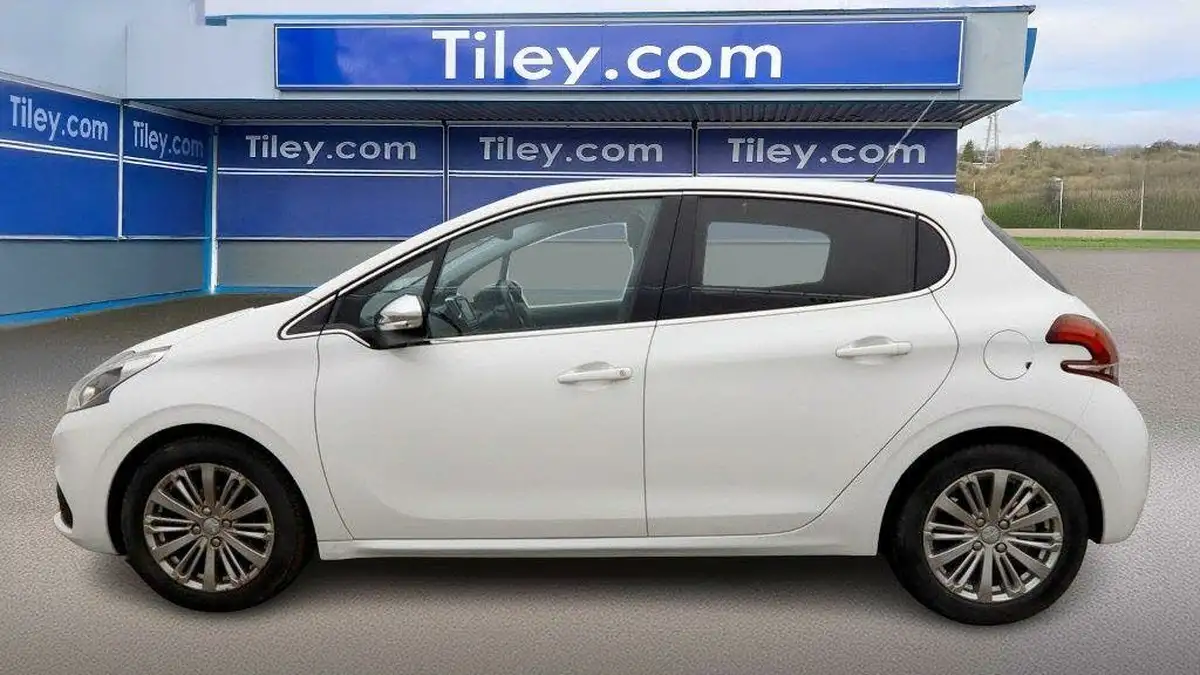 2017-peugeot-208-12-puretech-allure-82bhp-5d-big-4
