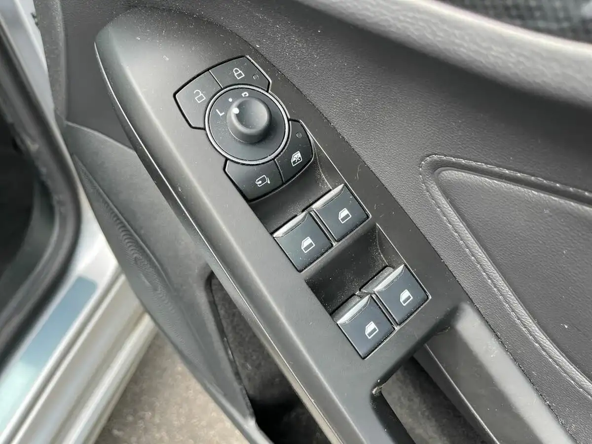 2024-ford-focus-10t-st-line-125ps-hatchback-big-20