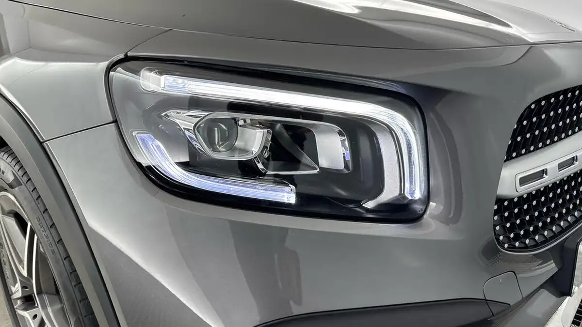 2021-mercedes-benz-glb-class-13-glb200-amg-line-8g-tronic-big-24