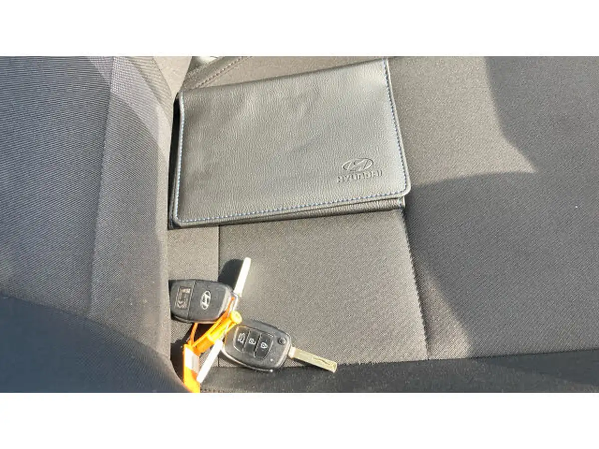 2024-hyundai-i20-10-t-gdi-premium-big-18