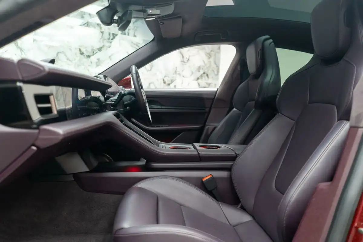 2020-porsche-taycan-e-turbo-big-14