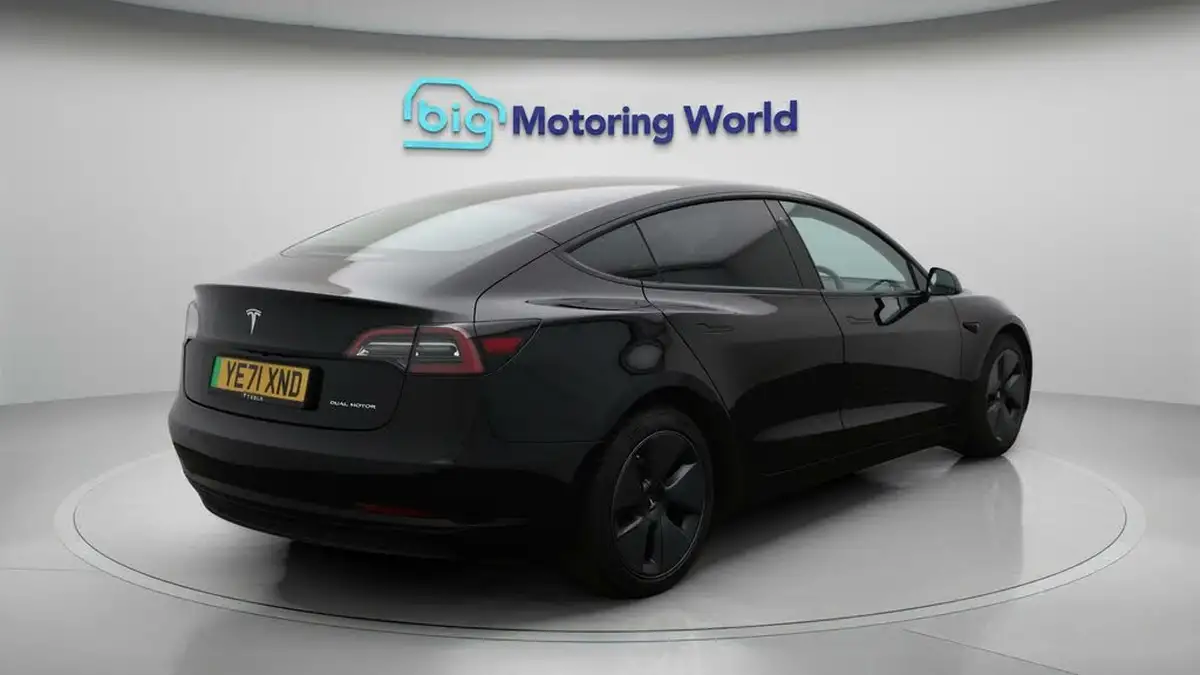 2021-tesla-model-3-e-long-range-awd-big-7