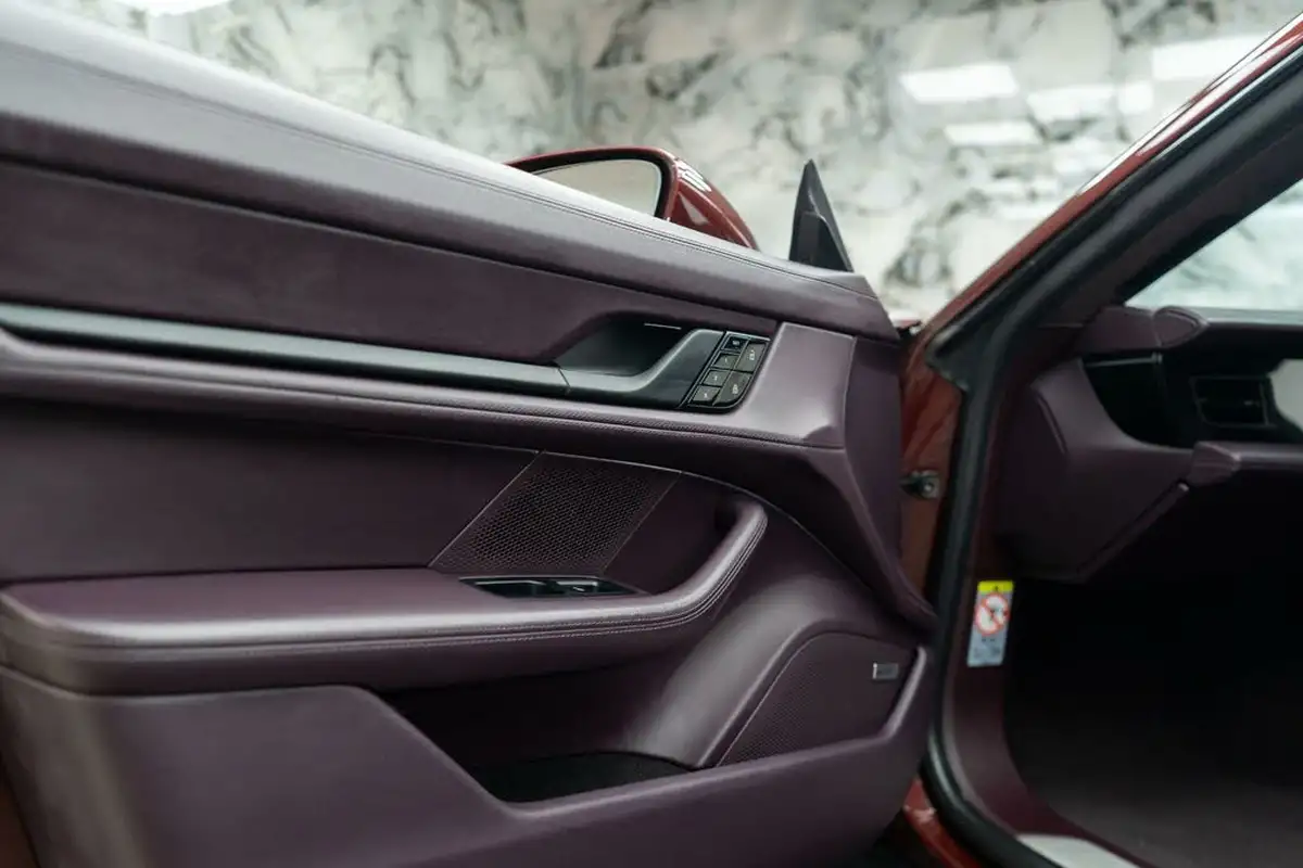 2020-porsche-taycan-e-turbo-big-38