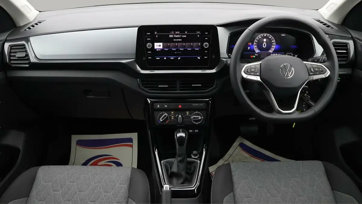 2024-volkswagen-t-cross-10-tsi-life-115ps-dsg-big-12