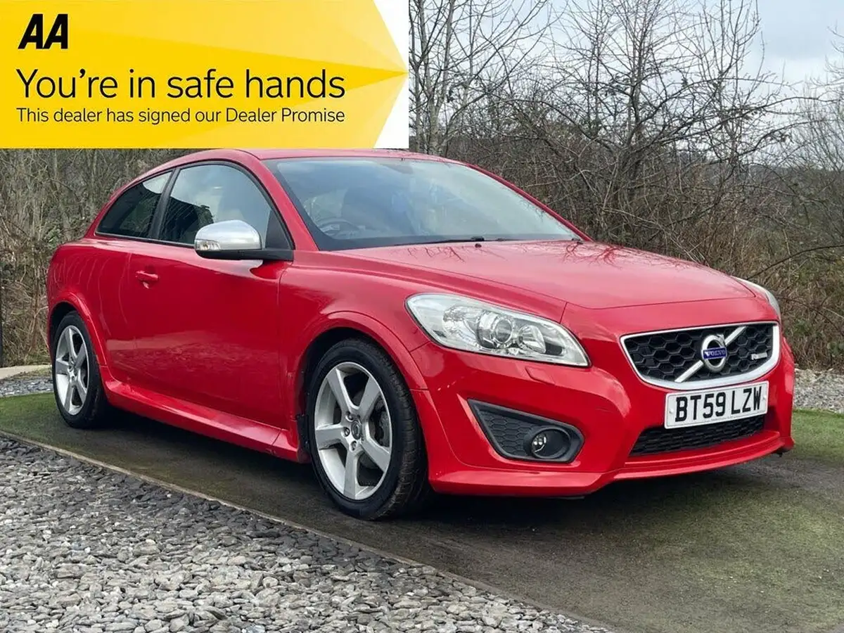 2010-volvo-c30-16td-r-design-big-0