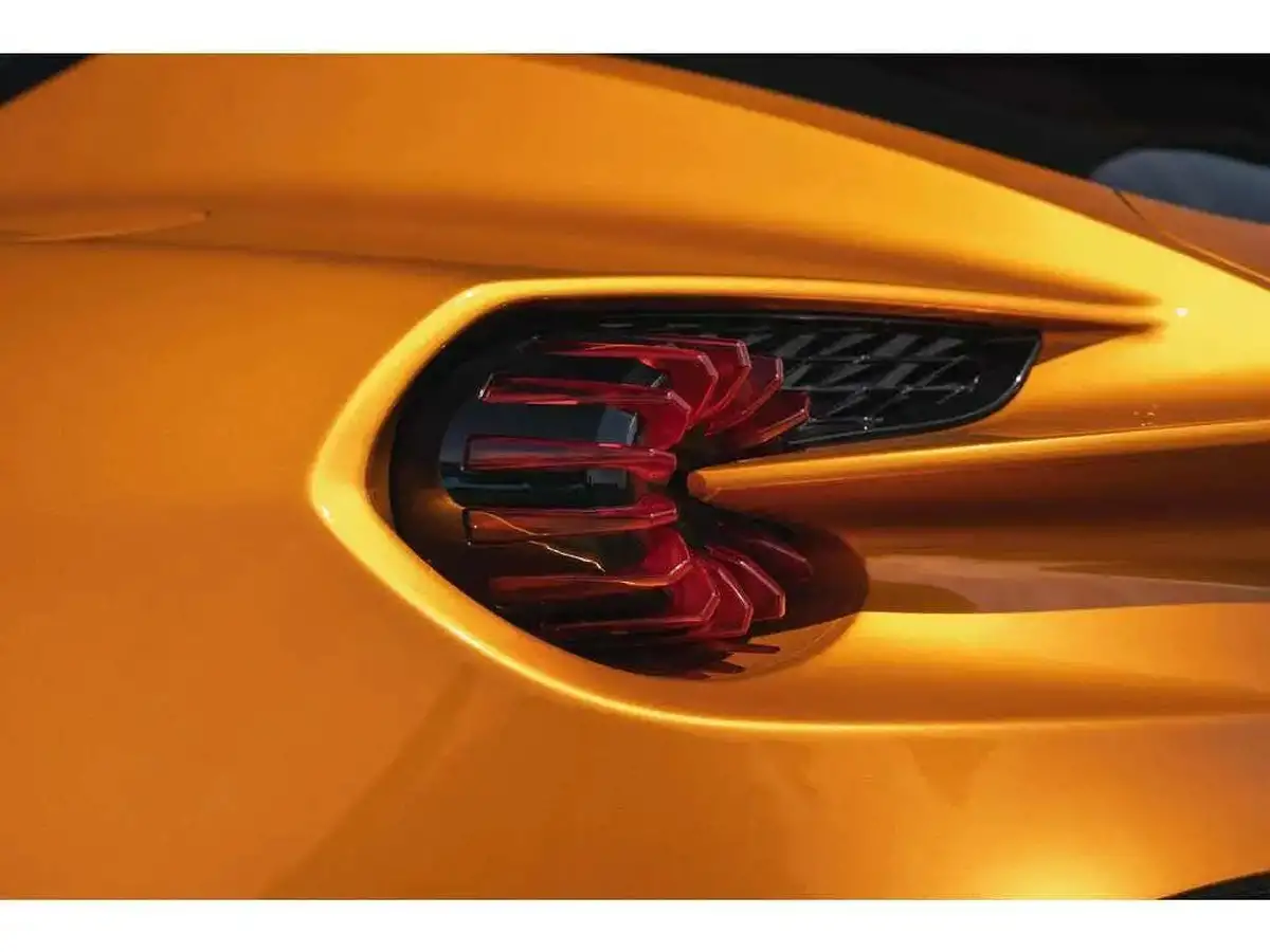 2019-aston-martin-vanquish-59-zagato-big-21