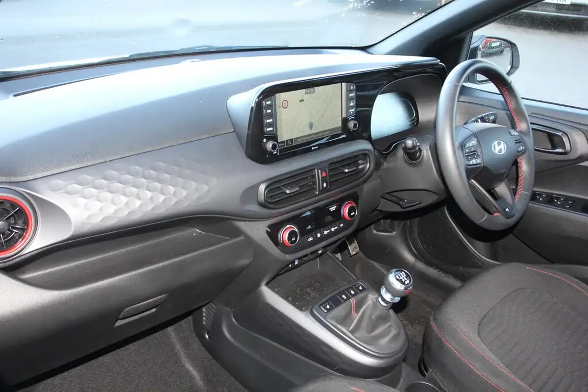 2024-hyundai-i10-10-t-gdi-n-line-90ps-two-tone-roof-big-13