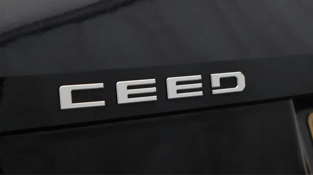 2022-kia-ceed-15-t-gdi-3-sportswagon-big-20