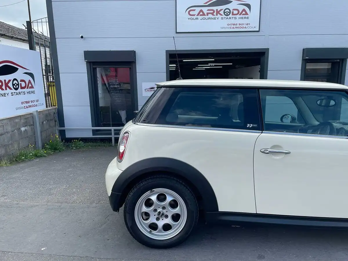 2011-mini-cooper-16-first-big-5
